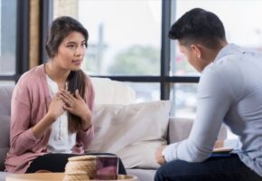 Bị Bỏ Rơi Trong Chính Cuộc Hôn Nhân – Phụ nữ Nên Tìm Ai?