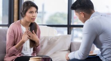 Bị Bỏ Rơi Trong Chính Cuộc Hôn Nhân – Phụ nữ Nên Tìm Ai?